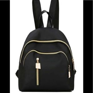 Black zipper backpack (med)